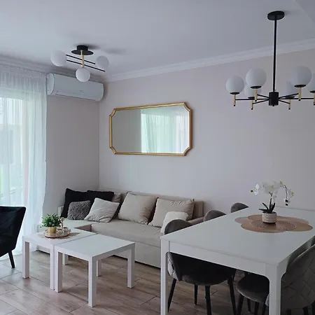 Sosnowy Z Dwoma Sypialniami I Ogrodkiem דירה *