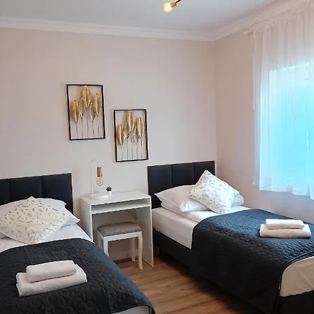 Sosnowy Z Dwoma Sypialniami I Ogrodkiem Lejlighed Ustroń