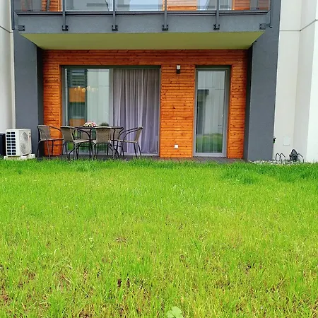 Sosnowy Z Dwoma Sypialniami I Ogrodkiem דירה אוסטראון