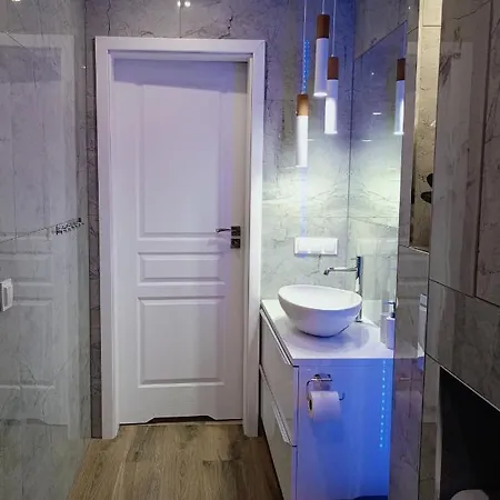 Sosnowy Z Dwoma Sypialniami I Ogrodkiem אוסטראון