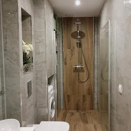 Sosnowy Z Dwoma Sypialniami I Ogrodkiem אוסטראון