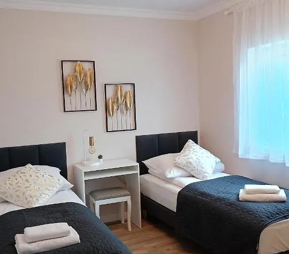 Sosnowy Z Dwoma Sypialniami I Ogrodkiem Lejlighed Ustroń