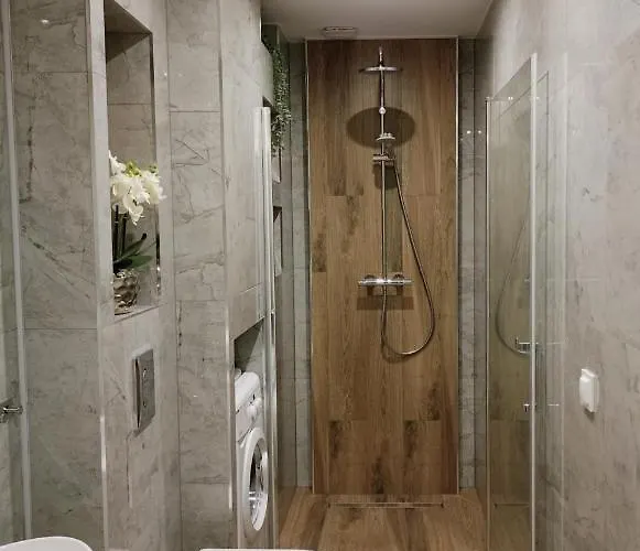 Sosnowy Z Dwoma Sypialniami I Ogrodkiem Ustroń